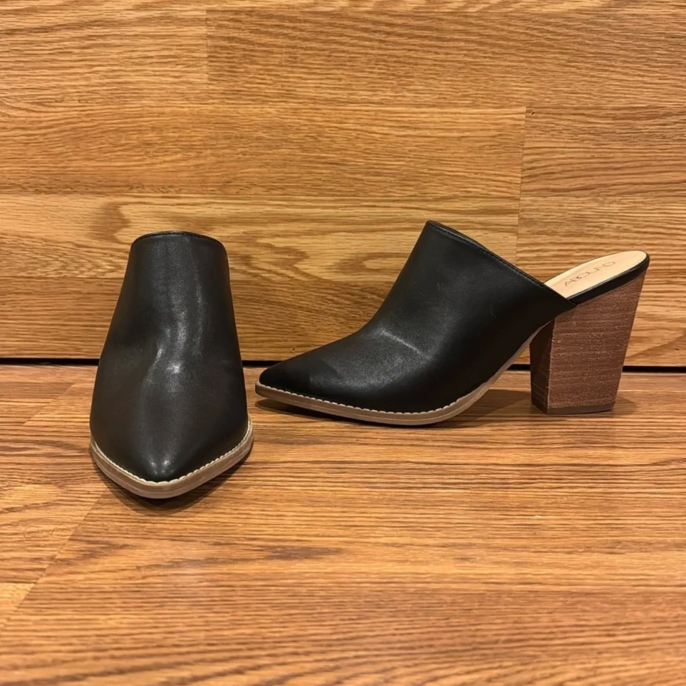 MAYA-PU ABOUND pointed block heels black mules. Size 9 1/2 M - Picture 1 of 14